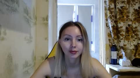 Snapshot of alice_smiles chatting on March 22, 10:29 am Alice smiles online show from March 22, 10:29 am