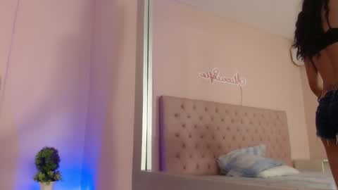 Snapshot of alice_sofia chatting on November 14, 1:21 pm Sofia online show from November 14, 1:21 pm