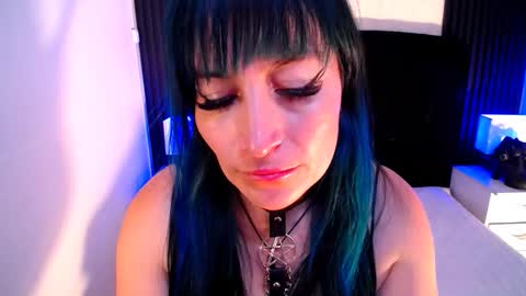 Alice online show from February 6, 7:39 pm