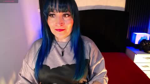 Alice online show from April 6, 7:04 pm