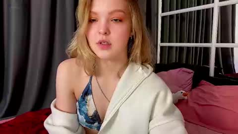 Alice  online show from March 6, 9:09 pm