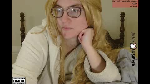 Snapshot of alice_unshaved chatting on December 6, 7:45 pm Alice online show from December 6, 7:45 pm