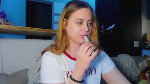 Snapshot of alice_wander chatting on November 10, 11:09 am Alice online show from November 10, 11:09 am