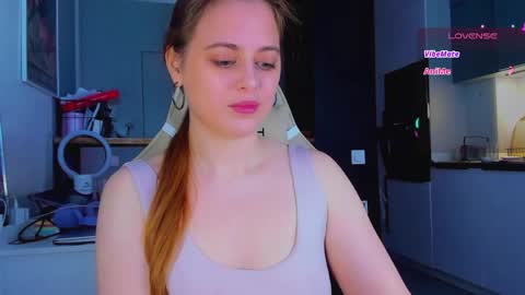 Snapshot of alice_wander chatting on April 24, 4:15 am Alice online show from April 24, 4:15 am