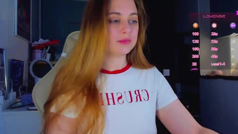 Snapshot of alice_wander chatting on April 29, 6:17 am Alice online show from April 29, 6:17 am