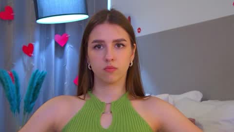 Snapshot of aliceatkin chatting on June 24, 6:23 am Alice online show from June 24, 6:23 am