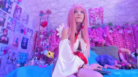 Snapshot of alicebenett_ chatting on May 5, 10:18 pm online show from May 5, 10:18 pm
