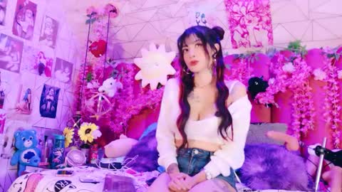 Snapshot of alicebenett_ chatting on May 29, 10:30 pm online show from May 29, 10:30 pm