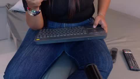 Snapshot of alicecoffin chatting on February 23, 10:40 pm alicecoffin online show from February 23, 10:40 pm
