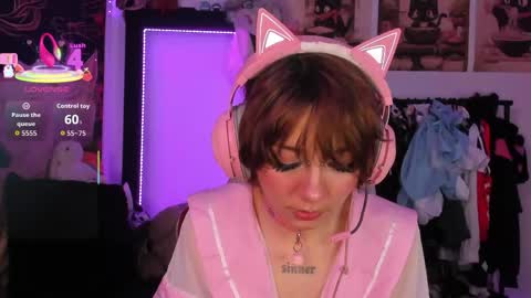 Snapshot of alicedang3r chatting on April 23, 6:47 am Alice online show from April 23, 6:47 am