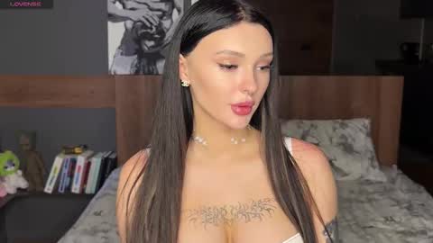 Snapshot of alicedream27 chatting on October 13, 7:30 am AliceDream online show from October 13, 7:30 am