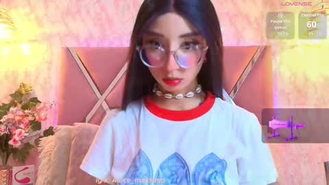 Snapshot of alicee1_ chatting on September 14, 10:42 pm Aliice online show from September 14, 10:42 pm