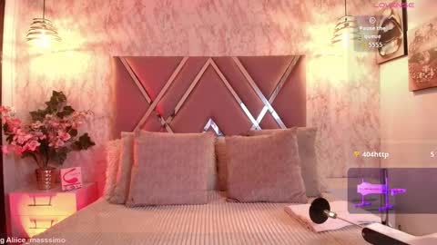 Snapshot of alicee1_ chatting on October 7, 7:11 pm Aliice online show from October 7, 7:11 pm