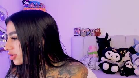 Snapshot of alicee_0 chatting on May 25, 6:14 pm Alice online show from May 25, 6:14 pm