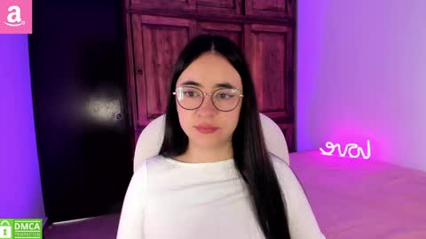 Snapshot of alicee_2 chatting on April 25, 2:58 pm Aliceee .. 97YP9VWGZHrefnav wishlist lists 1 online show from April 25, 2:58 pm