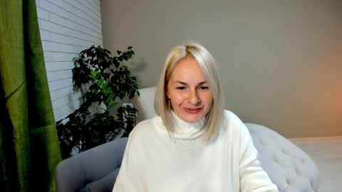 Snapshot of alicee__grace chatting on December 1, 10:32 pm Alicee online show from December 1, 10:32 pm