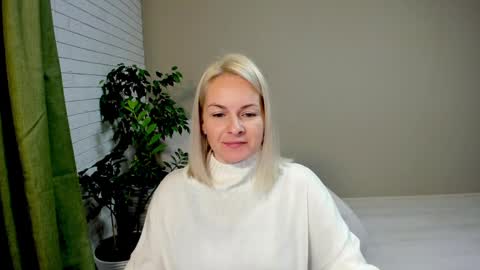 Snapshot of alicee__grace chatting on December 2, 10:28 am Alicee online show from December 2, 10:28 am