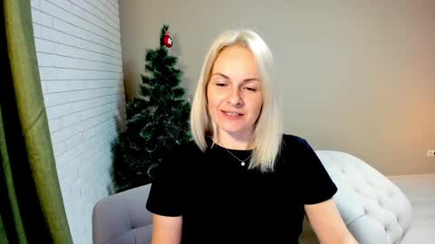 Snapshot of alicee__grace chatting on December 2, 8:00 pm Alicee online show from December 2, 8:00 pm