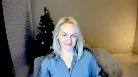 Snapshot of alicee__grace chatting on December 6, 7:45 pm Alicee online show from December 6, 7:45 pm