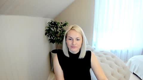 Snapshot of alicee__grace chatting on December 9, 7:06 am Alicee online show from December 9, 7:06 am