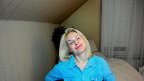 Snapshot of alicee__grace chatting on December 11, 7:57 pm Alicee online show from December 11, 7:57 pm