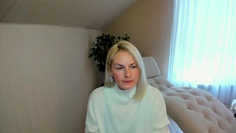 Snapshot of alicee__grace chatting on December 18, 8:09 am Alicee online show from December 18, 8:09 am