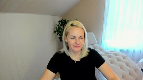 Snapshot of alicee__grace chatting on December 21, 8:18 am Alicee online show from December 21, 8:18 am