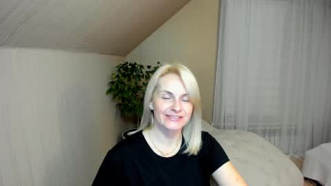 Snapshot of alicee__grace chatting on January 4, 8:16 pm Alicee online show from January 4, 8:16 pm