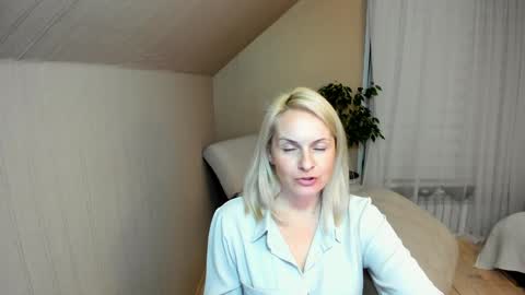 Snapshot of alicee__grace chatting on January 14, 7:32 pm Alicee online show from January 14, 7:32 pm