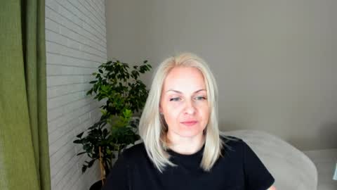 Snapshot of alicee__grace chatting on February 7, 12:39 pm Alicee online show from February 7, 12:39 pm