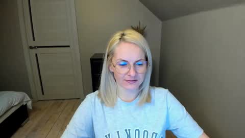 Snapshot of alicee__grace chatting on February 25, 7:14 pm Alicee online show from February 25, 7:14 pm