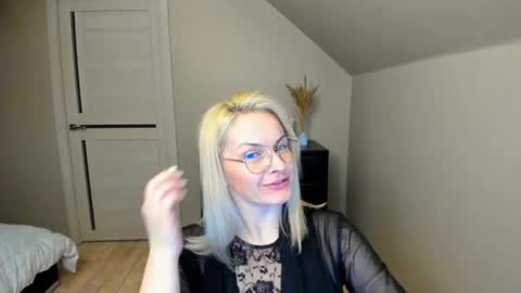 Snapshot of alicee__grace chatting on February 26, 7:27 pm Alicee online show from February 26, 7:27 pm