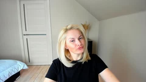 Snapshot of alicee__grace chatting on February 27, 1:17 pm Alicee online show from February 27, 1:17 pm