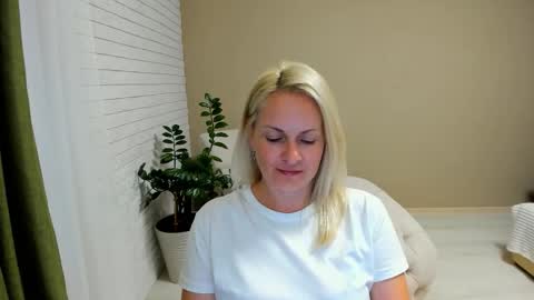 Snapshot of alicee__grace chatting on September 11, 8:09 pm Alicee online show from September 11, 8:09 pm