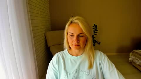 Snapshot of alicee__grace chatting on September 22, 9:22 am Alicee online show from September 22, 9:22 am