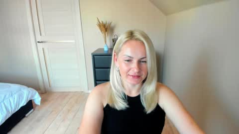 Snapshot of alicee__grace chatting on October 15, 10:04 am Alicee online show from October 15, 10:04 am