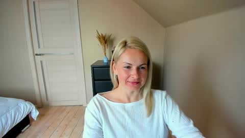Snapshot of alicee__grace chatting on October 16, 7:20 am Alicee online show from October 16, 7:20 am