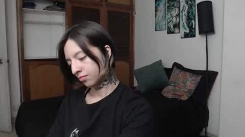 alicee_logan_ online show from October 19, 12:11 am