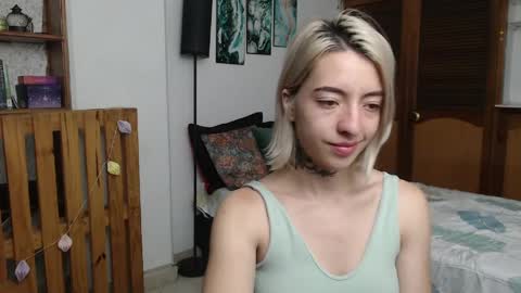 alicee_logan_ online show from April 5, 2:31 am