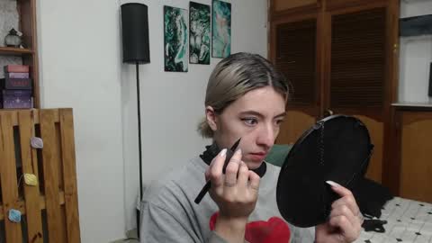 Snapshot of alicee_logan_ chatting on June 10, 1:39 am alicee_logan_ online show from June 10, 1:39 am