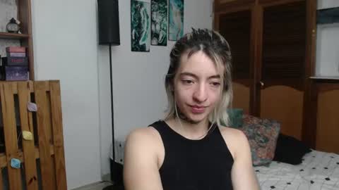Snapshot of alicee_logan_ chatting on June 11, 2:22 am alicee_logan_ online show from June 11, 2:22 am