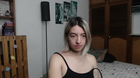 Snapshot of alicee_logan_ chatting on June 17, 1:08 am alicee_logan_ online show from June 17, 1:08 am