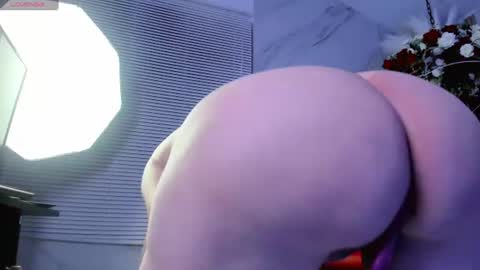 Snapshot of alicee_mature chatting on June 27, 8:19 am alicee online show from June 27, 8:19 am