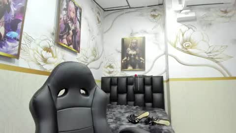 Snapshot of alicee_mature chatting on July 7, 7:51 pm alicee online show from July 7, 7:51 pm