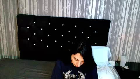alicee_moonn online show from February 25, 9:13 pm