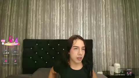 Snapshot of alicee_moonn chatting on June 23, 7:45 pm alicee_moonn online show from June 23, 7:45 pm
