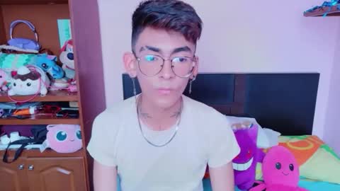 Snapshot of alicee_randyy chatting on May 17, 7:54 pm alicee_randyy online show from May 17, 7:54 pm