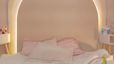 Snapshot of alicee_rodriguez chatting on June 18, 5:50 pm alice online show from June 18, 5:50 pm
