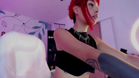 alicee_stonee_ online show from April 2, 6:49 pm