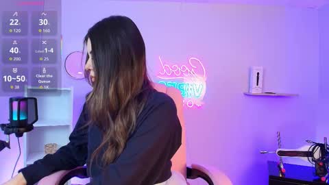 Snapshot of alicee_vixen chatting on October 13, 12:27 pm Alice online show from October 13, 12:27 pm